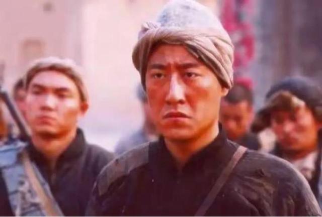 外表光鲜亮丽，实则是流氓头子、家暴恶魔，这5位男星太令人作呕