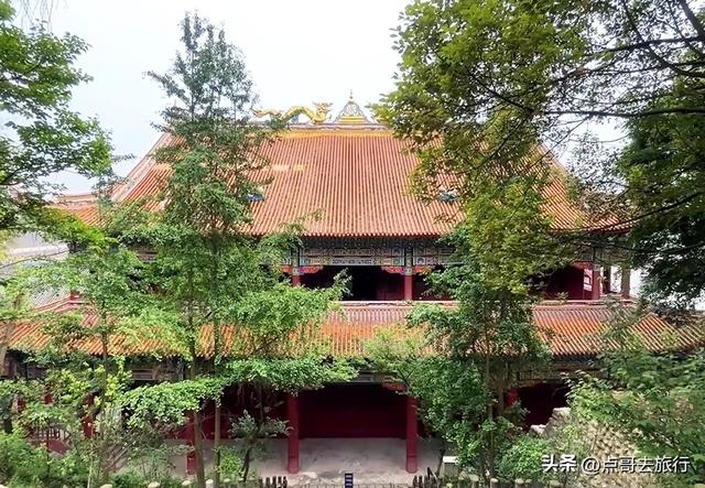 成都彭州被冷落的寺庙，殿宇壮观恢宏，位置堪称上乘，不要门票！