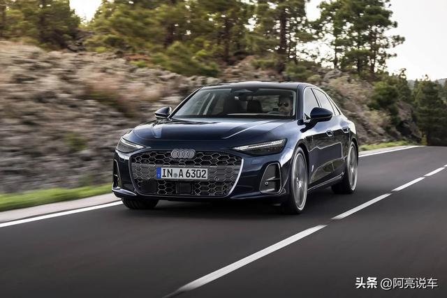 全新一代奥迪A6L变年轻了！数字大灯+黑化套件，2.0T轻混是主力