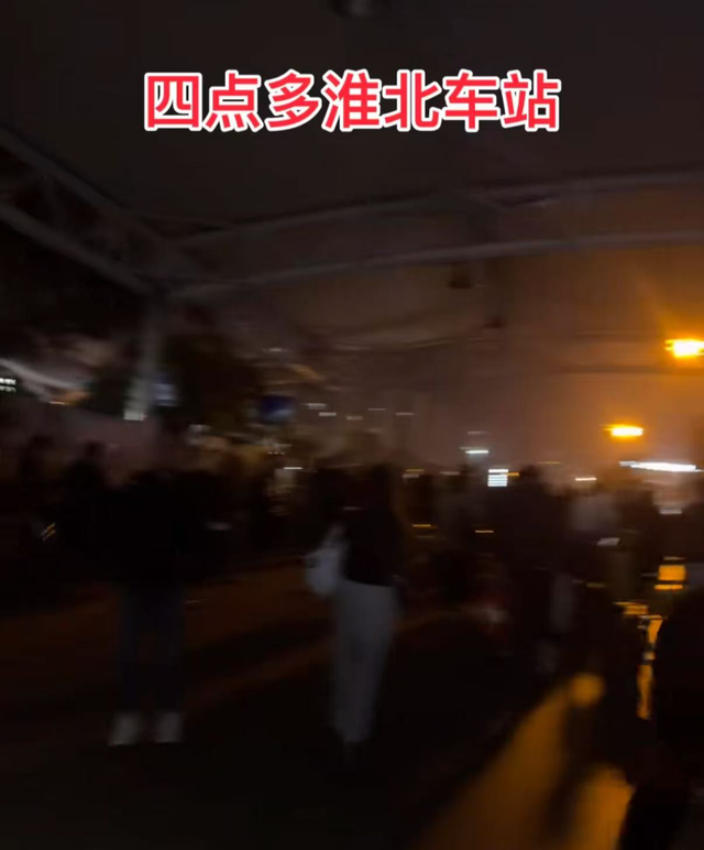 “今年我想的是提前一天走”！在高速上一动不动，第一批“聪明