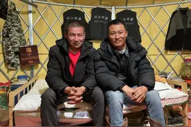 骑白马江中救人​大叔见义勇为认定中！救人后白马发烧到40℃图片