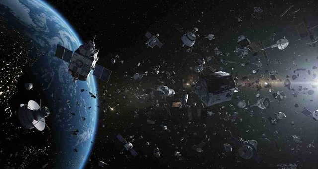 神舟20号疑遭碎片撞击，引发世界关注！中国紧急启动在轨体检程序