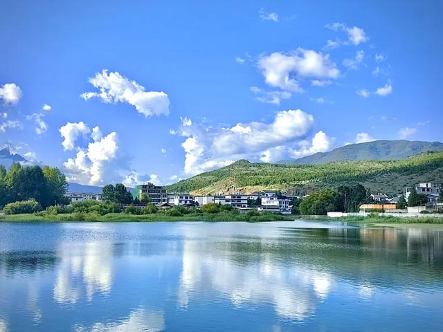 丽江清溪水库!不是景点,却藏着20℃的诗意秘境