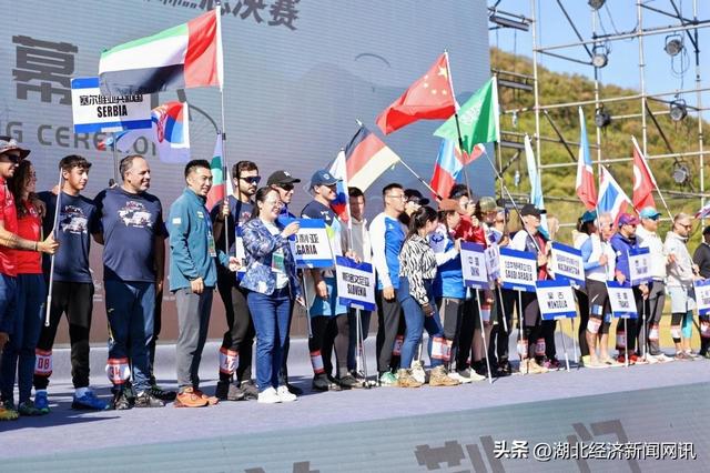 亮相中国博览会！滑翔伞定点世界杯总决赛获评2025年全国体育旅游精品项目！