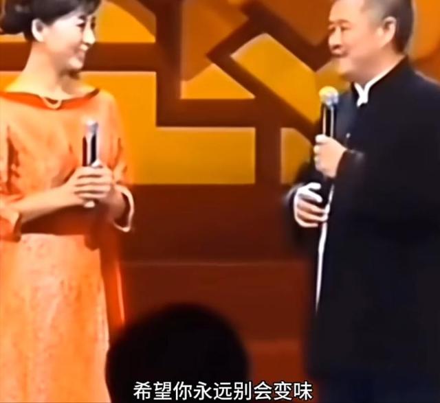 闫学晶没想到，2026年刚开年	，老搭档冯巩就给自己上了生动一课