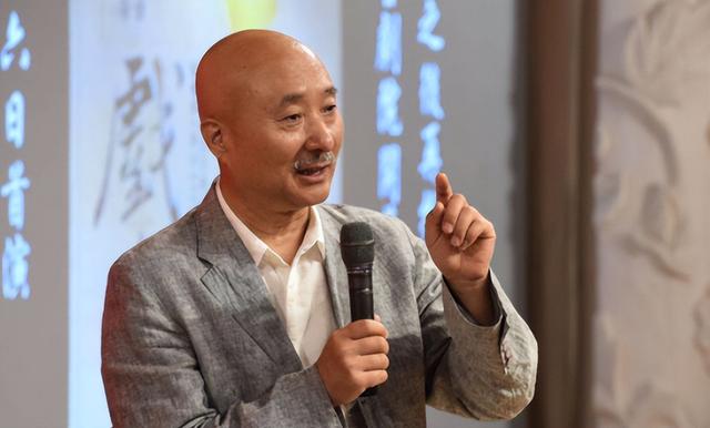 从春晚台柱子到被“封杀”23年，如今王者归来，让无数观众笑着笑着就红了眼睛