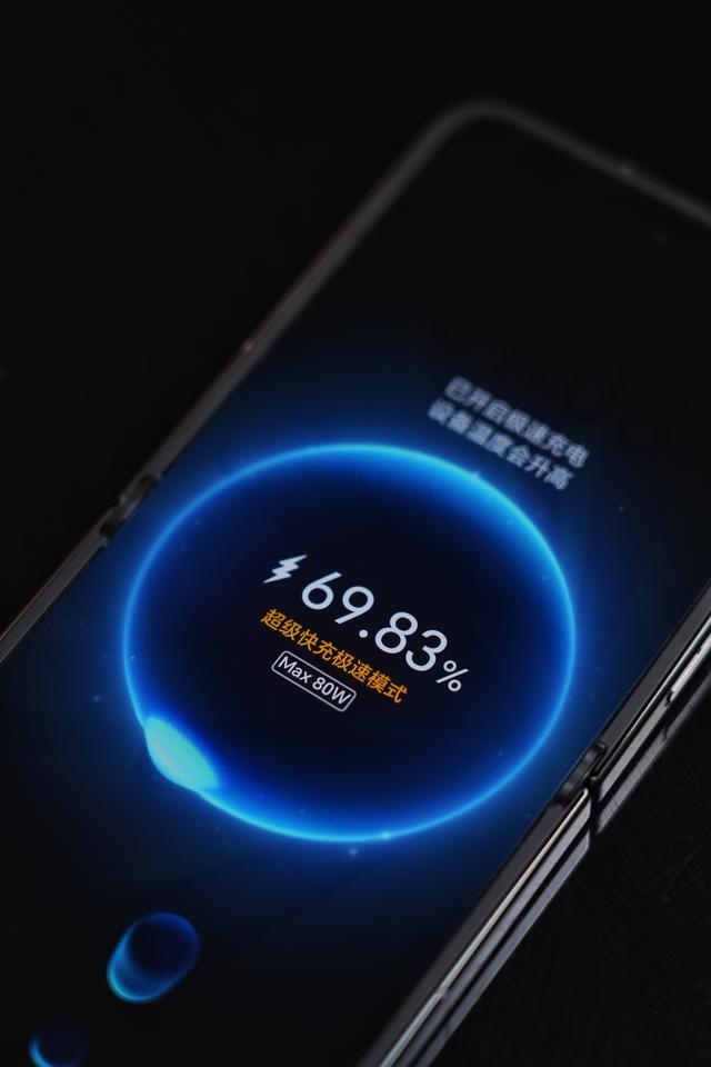荣耀Magic V Flip2开箱：相比上一代，都升级了啥？