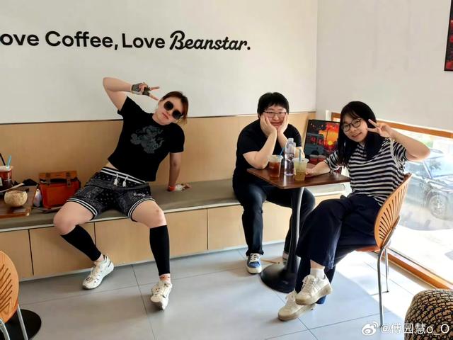 网友调侃：“傅园慧以洪荒之力拔掉浙江在烟台的牌子”！