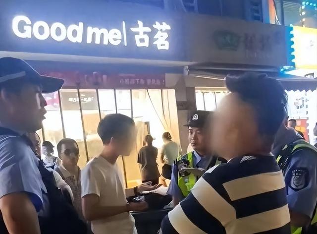 理发店一年倒闭30万家，不是缺客人不是电商冲击，而是自己作垮的