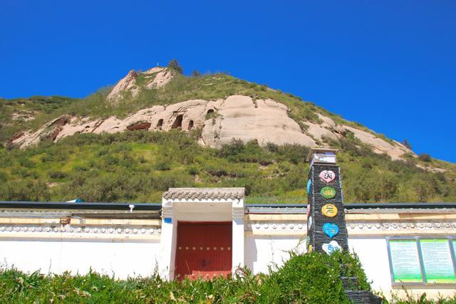 张掖马蹄寺石窟群，开凿于十六国北凉时期，是祁连山下的佛国秘境