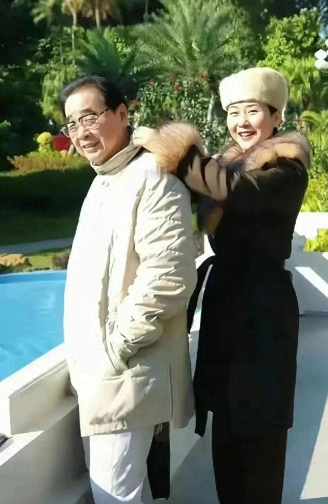1997年，李鹏总理全家在玉泉山游玩，难得团聚，女儿女婿罕见出镜