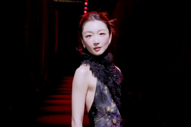 上海这夜成“见光死”现场，高清镜头暴露真颜，马伊琍丑得没眼看