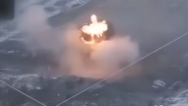 乌克兰终于如愿！俄军第76空降师炸了一整夜：集团冲锋却落入陷阱