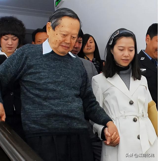 杨振宁去世48小时，疑似“遗产分配”被曝，杨振宁助理曾辟谣