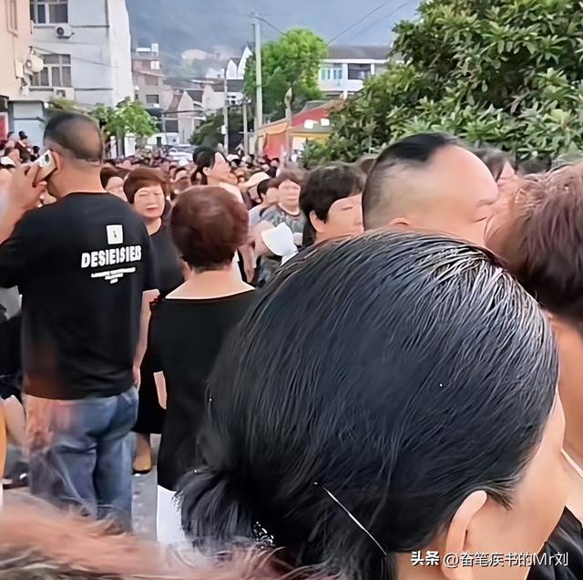 一路走好！49岁孟再平走上朱媛媛后路，追悼会曝光 曾打百万抗癌针