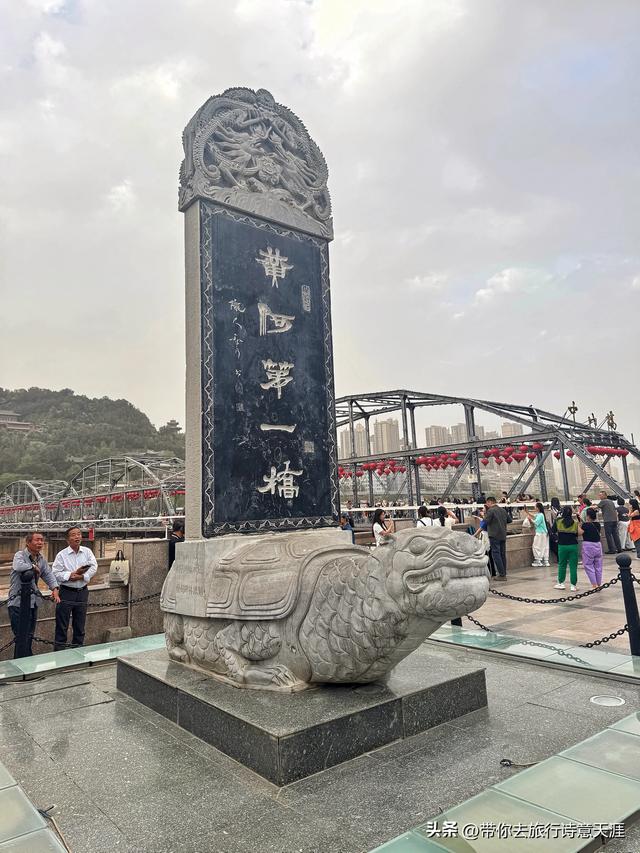 兰州白塔山下的清末黄河铁桥