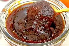 夏季，多吃姜枣身体好，一次熬一锅，能喝一个月，冲水喝真香啊图片