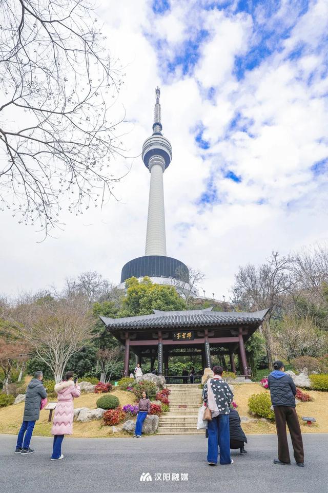 武汉独有登高新玩法，和“亚洲桅杆”合个影！