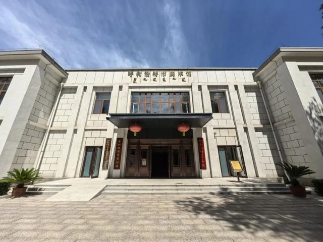 回民区：在青城公园捞一捧清凉