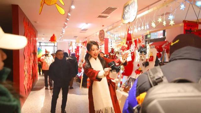 冰雪“牵手”中国年 “冷”资源撬动“热”经济