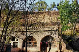 1969年安徽一农民在自家院子挖隧道，不料坑底出现一黑洞，有什么图片