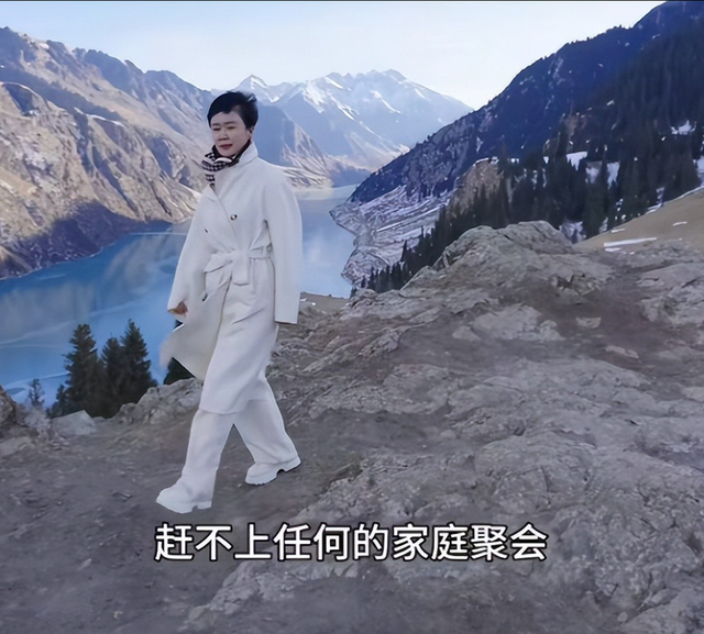 47岁贺娇龙去世！同学曝抢救过程，网友提醒成真，此前疑早有征兆