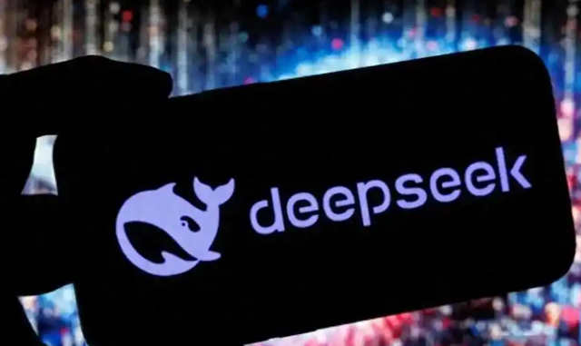 DeepSeeK内部丑闻大曝光！高管被抓细节公开，难怪那么快跌落神坛