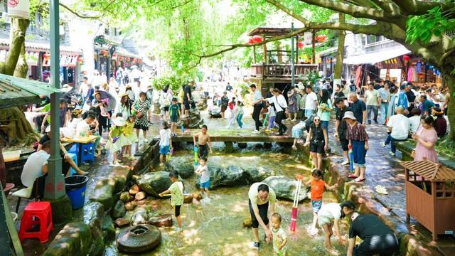 成都10大避暑古镇，溪河玩水泛舟、打水仗、捉虾网鱼…1天打来回
