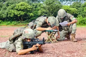 越障、破袭，侦察尖兵连贯考核！图片