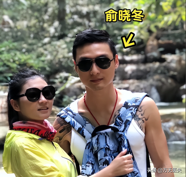 王暖暖坠崖离婚案一审结束！现场抹泪致谢，丈夫泰国服刑视频出庭