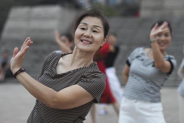 医生建议：75岁以上的老人，宁愿天天睡觉，也不要随便做这5件事