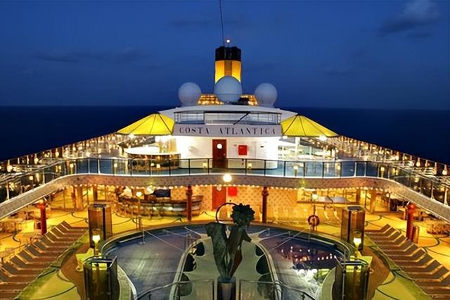 国际邮轮围剿中国市场，瞄准老年客群收割，水价暴涨6倍赚黑心钱