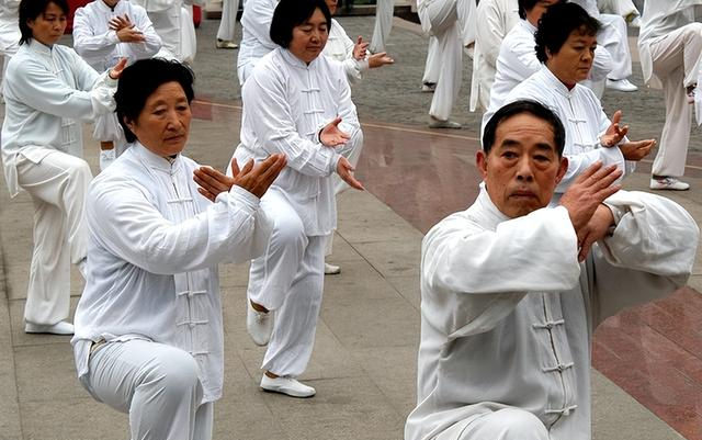 八段锦并非人人适合，这些情况务必避开
