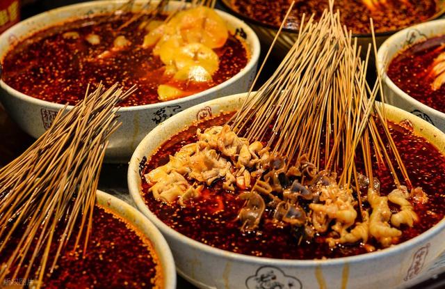 12月4日晚，马克龙抵达成都！5日开启成都行程安排