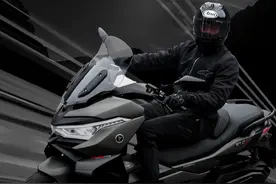 新车 | 售31766元，无极SR4Max PLAY版正式上市，宝马C400GT平替？图片