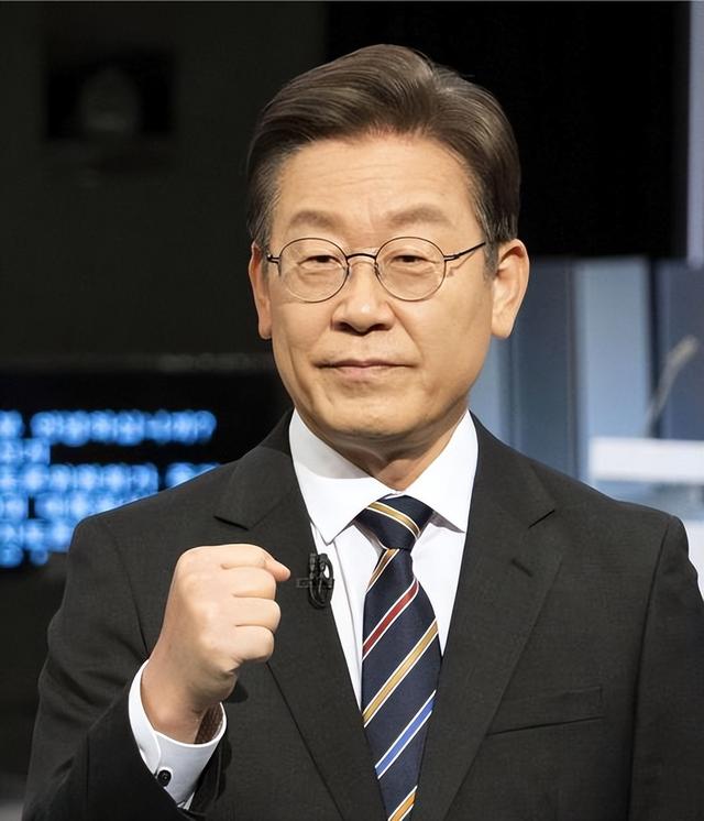 首尔爆发反华游行，韩国人疑惑：为什么中国人没有一丁点害怕？