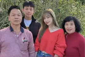 王心凌回家走亲戚，弟弟长胖太多，65岁老妈罕见露面图片