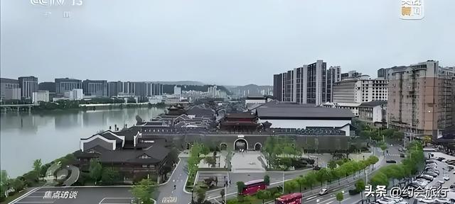 张家界古城凉透了：24亿投进去，4年亏10亿，商铺全关门