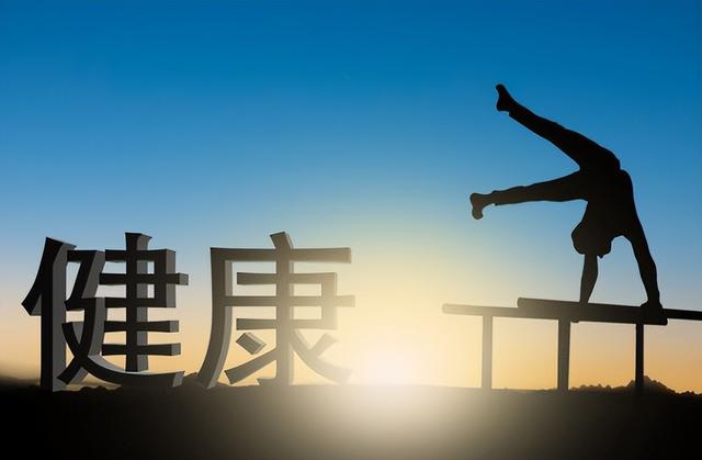 107岁老人，年轻像65岁，长寿秘诀不是多走路，而是这几件事