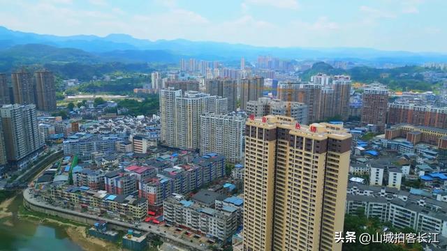 贵州铜仁头号大县，交通令人又爱又恨，景点名称像武侠小说目录？