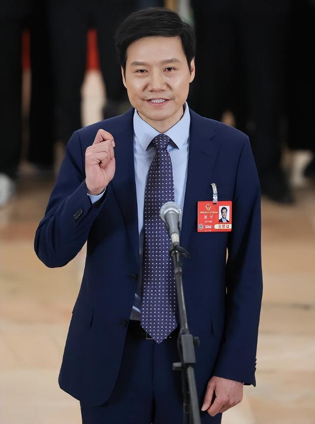 风向变了？官媒接连锐评，没给雷军留一丝体面，董明珠话有人信了