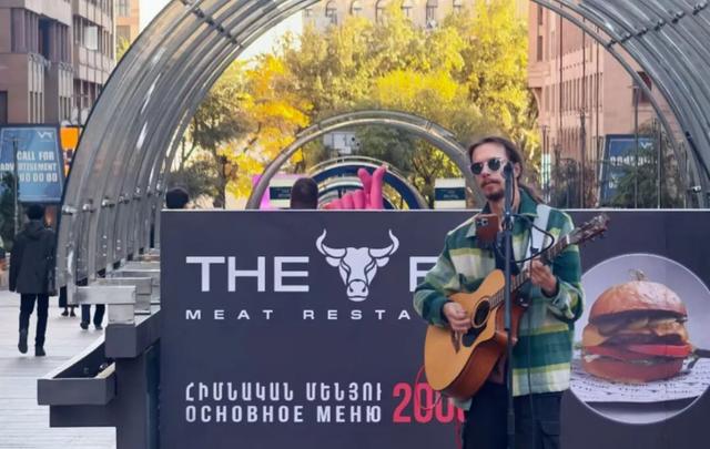 人均卡戴珊，这个忧伤又美丽的小国让我念念不忘