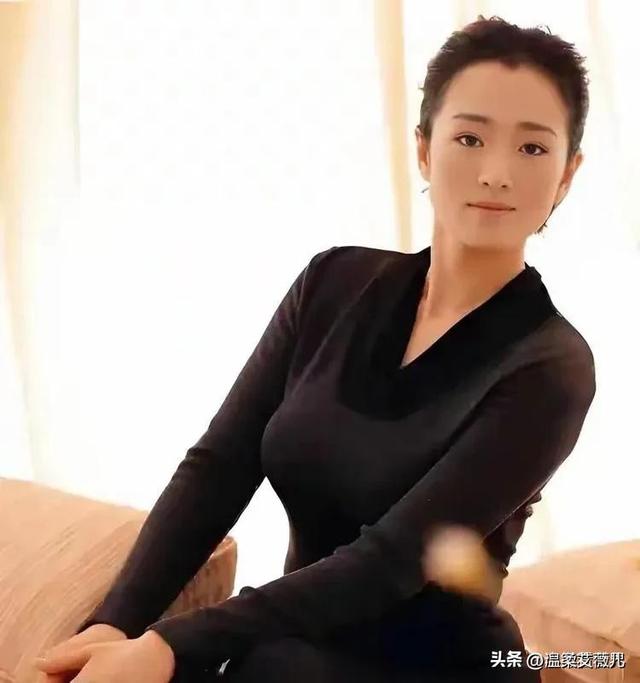 有种“原始美”叫巩俐的身材！明明一丝不露，却看得人脸红心跳