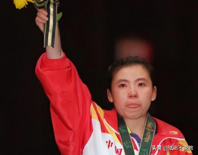 败光20亿、向洋人下跪、国籍问题，邓亚萍身上的标签到底是真是假