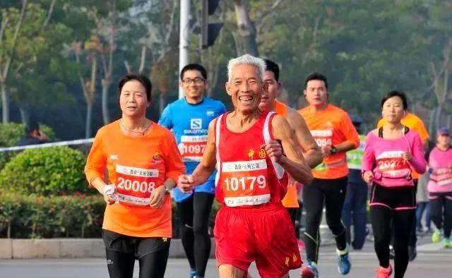 永远不要“小看”50岁以上还坚持跑步的人！