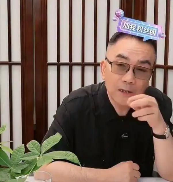 杨议曝冯巩缺席葬礼真相！打了俩电话没接，果断送来一纸公函