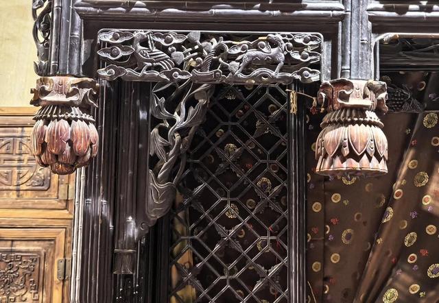 见识了中原“活财神”的生活，据说一张床要顶北京几套房，真豪横