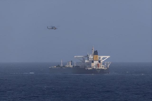 不到24小时，美军扣第3艘油轮，但碰上刺头，双方爆发海上追逐战