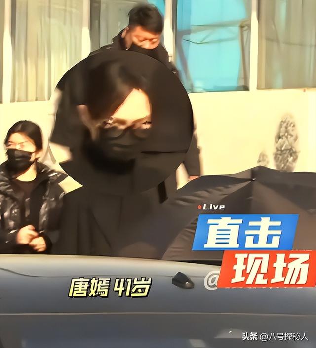 婚变传闻后，罗晋携任素汐与母亲去祈福	，撕碎了唐嫣最后一丝体