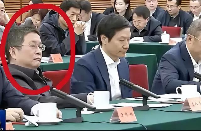 比曹德旺还狠！豪捐300亿建大学，这个中国芯片首富什么来头？
